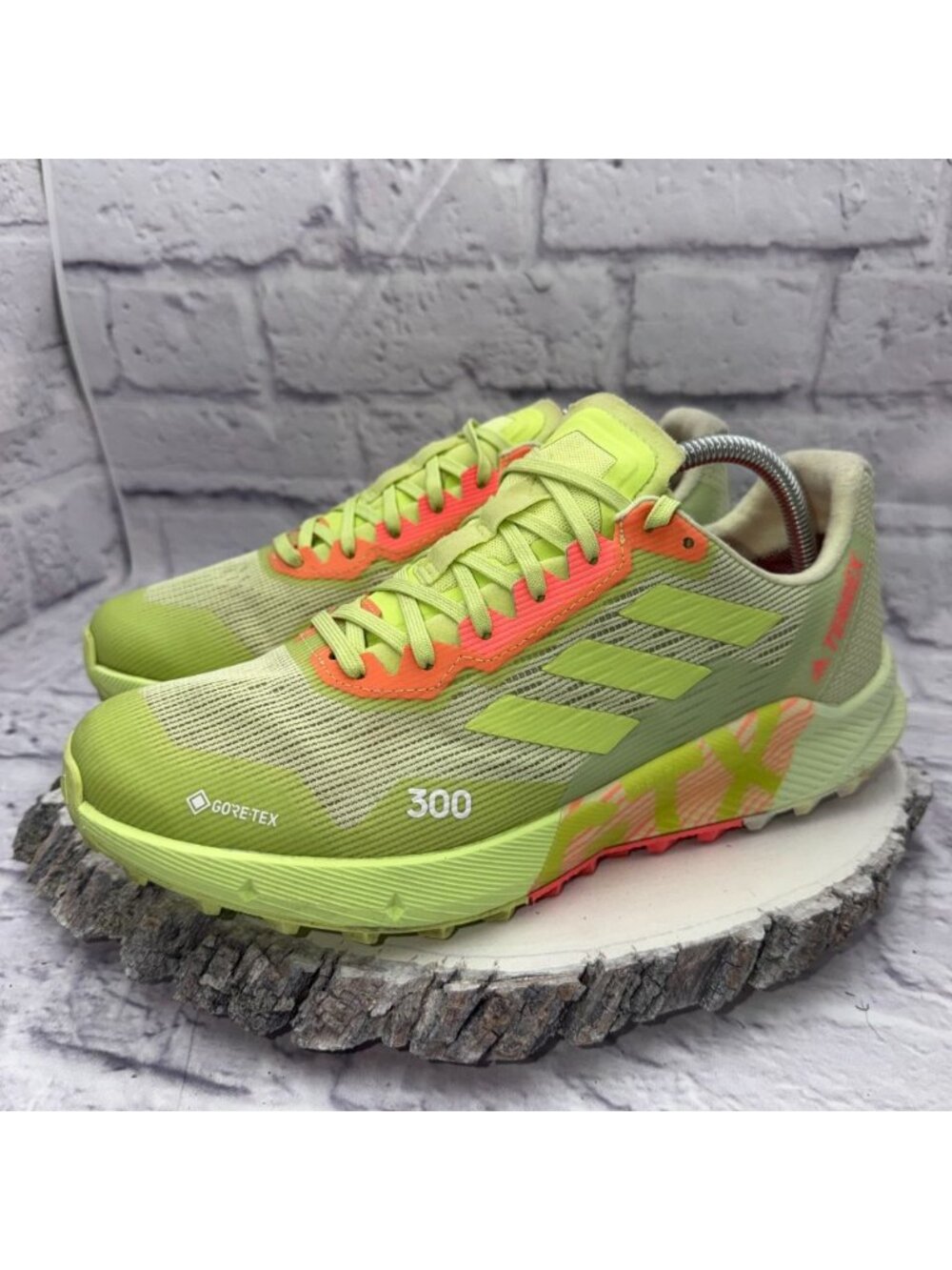 adidas Womens TERREX Agravic Flow 2.0 GORE-TEX Trail Running Shoes Size 10